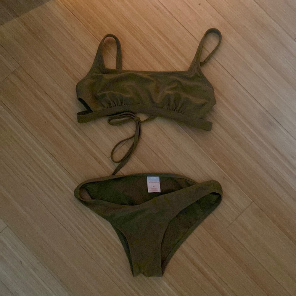 green bathing suit, bikini